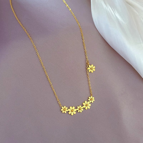 Delicate Gold Flower Pendant Necklace